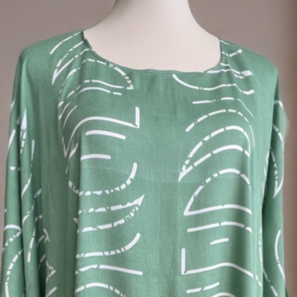 0102/  Soft Green Moon Chase Poncho With Fringes, Short Kimono - Picture 5 of 8
